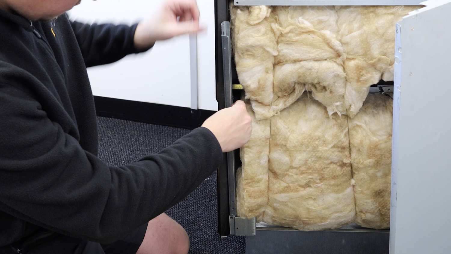 How to Replace an Oven Door Hinge Side Support Bracket Hotpoint